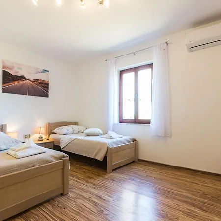 Apartment Kelava *